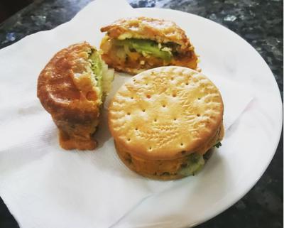 Ready to eat stuffed biscuit sandwich