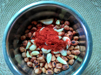grinding peanut shenga chutney